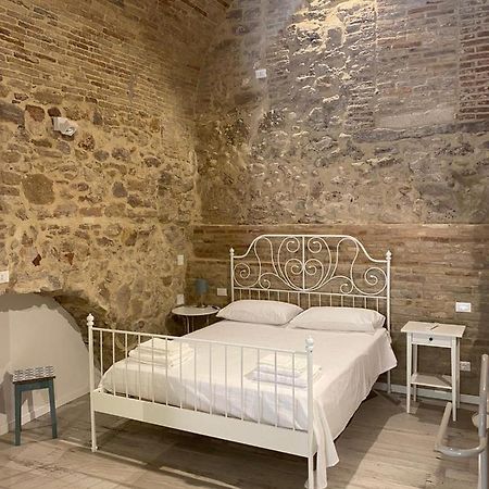 Le Volte Nel Borgo Apartment Termoli Bagian luar foto