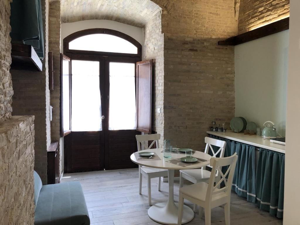 Le Volte Nel Borgo Apartment Termoli Bagian luar foto