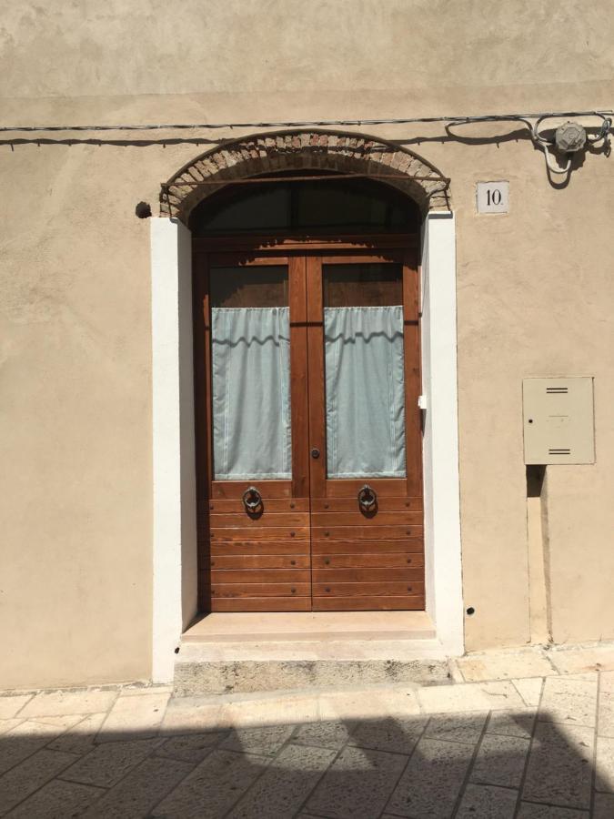Le Volte Nel Borgo Apartment Termoli Bagian luar foto
