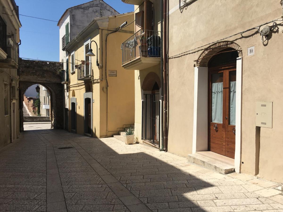 Le Volte Nel Borgo Apartment Termoli Bagian luar foto
