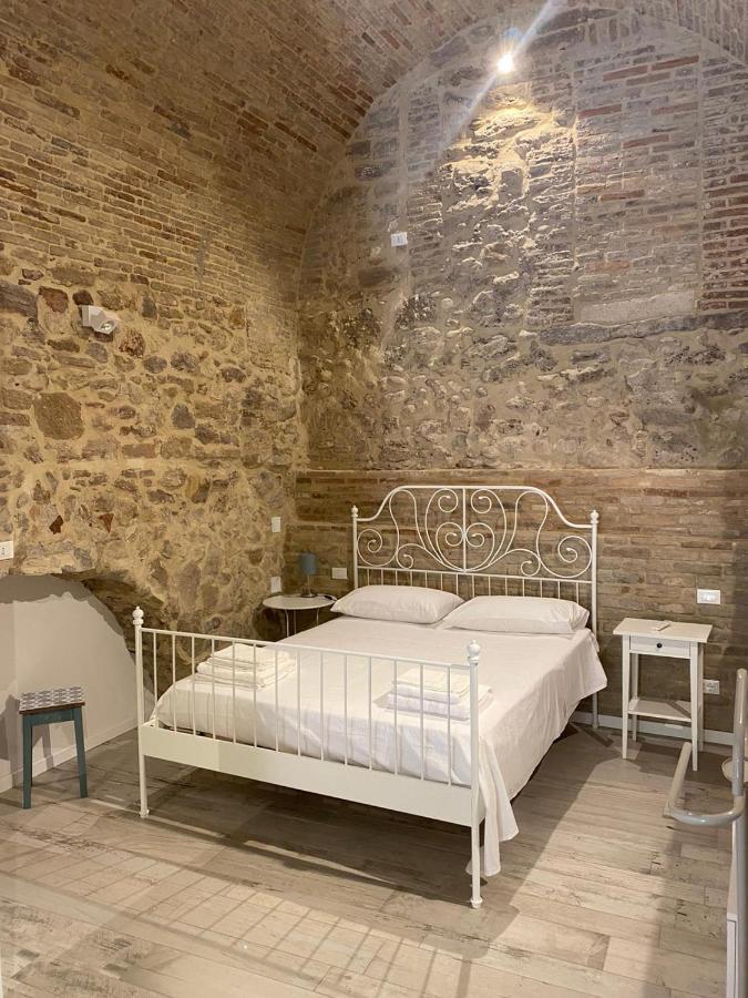 Le Volte Nel Borgo Apartment Termoli Bagian luar foto