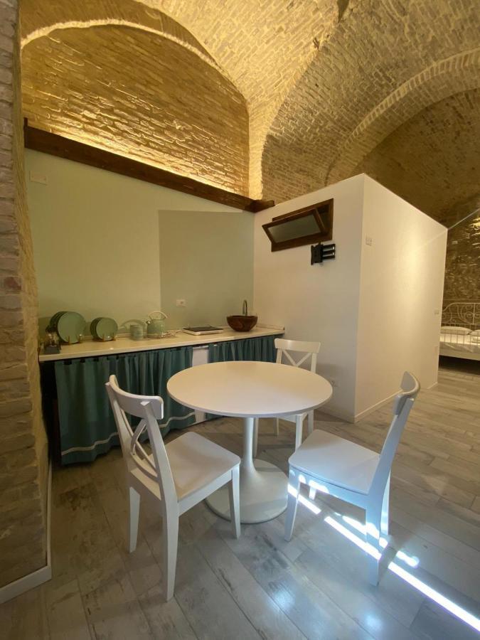 Le Volte Nel Borgo Apartment Termoli Bagian luar foto